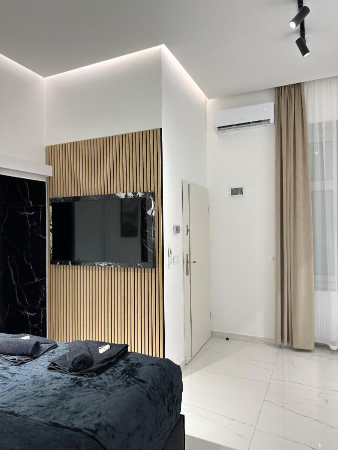 V21 Luxury * Budapeszt